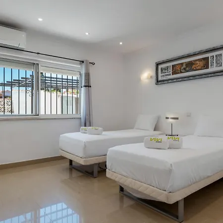 וילה De Haro - Garden, Terrace, Pool & Sea View פואנגירולה