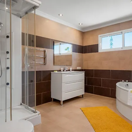 De Haro - Garden, Terrace, Pool & Sea View וילה