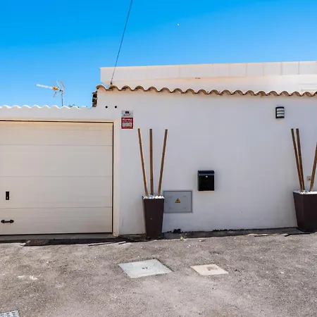 De Haro - Garden, Terrace, Pool & Sea View פואנגירולה