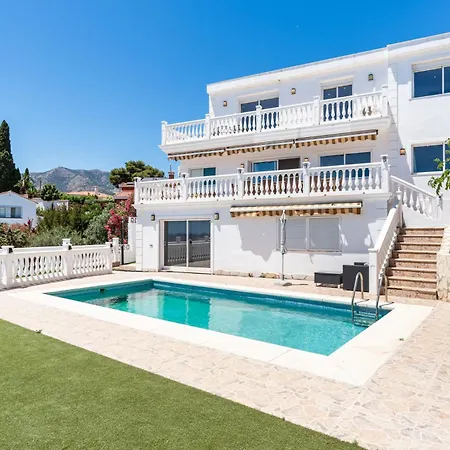 De Haro - Garden, Terrace, Pool & Sea View Villa *