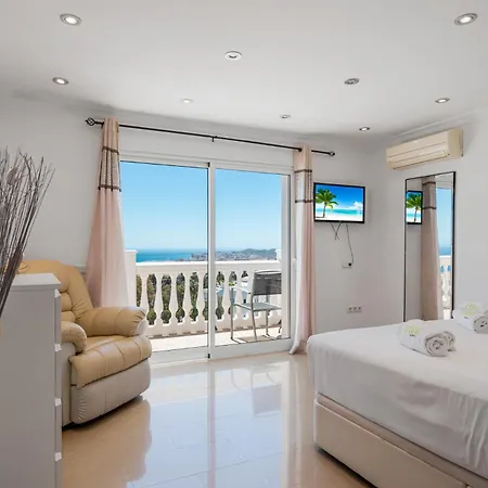 De Haro - Garden, Terrace, Pool & Sea View וילה