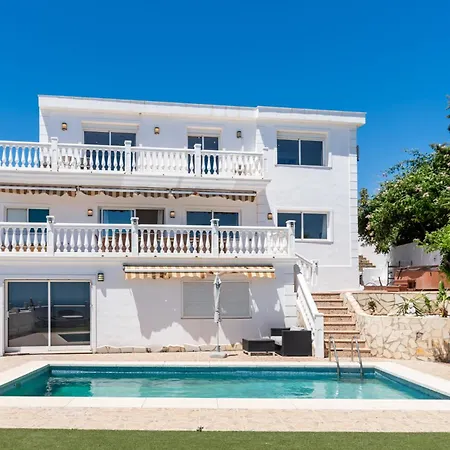 וילה De Haro - Garden, Terrace, Pool & Sea View פואנגירולה