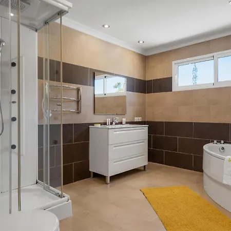 וילה De Haro - Garden, Terrace, Pool & Sea View פואנגירולה