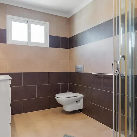 De Haro - Garden, Terrace, Pool & Sea View * Fuengirola